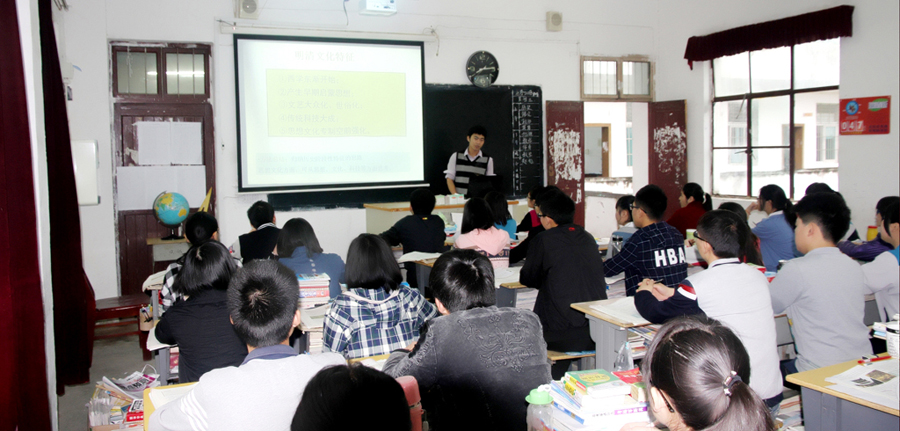 詹培青等学校领导参与了此次教研活动.